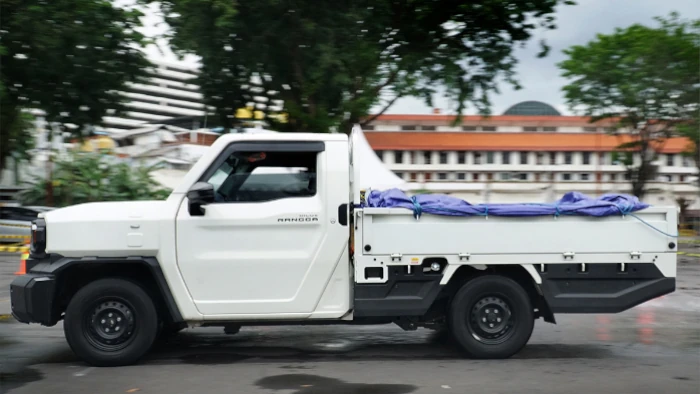 toyota jakarta hilux rangga keuntungan pikap di depan
